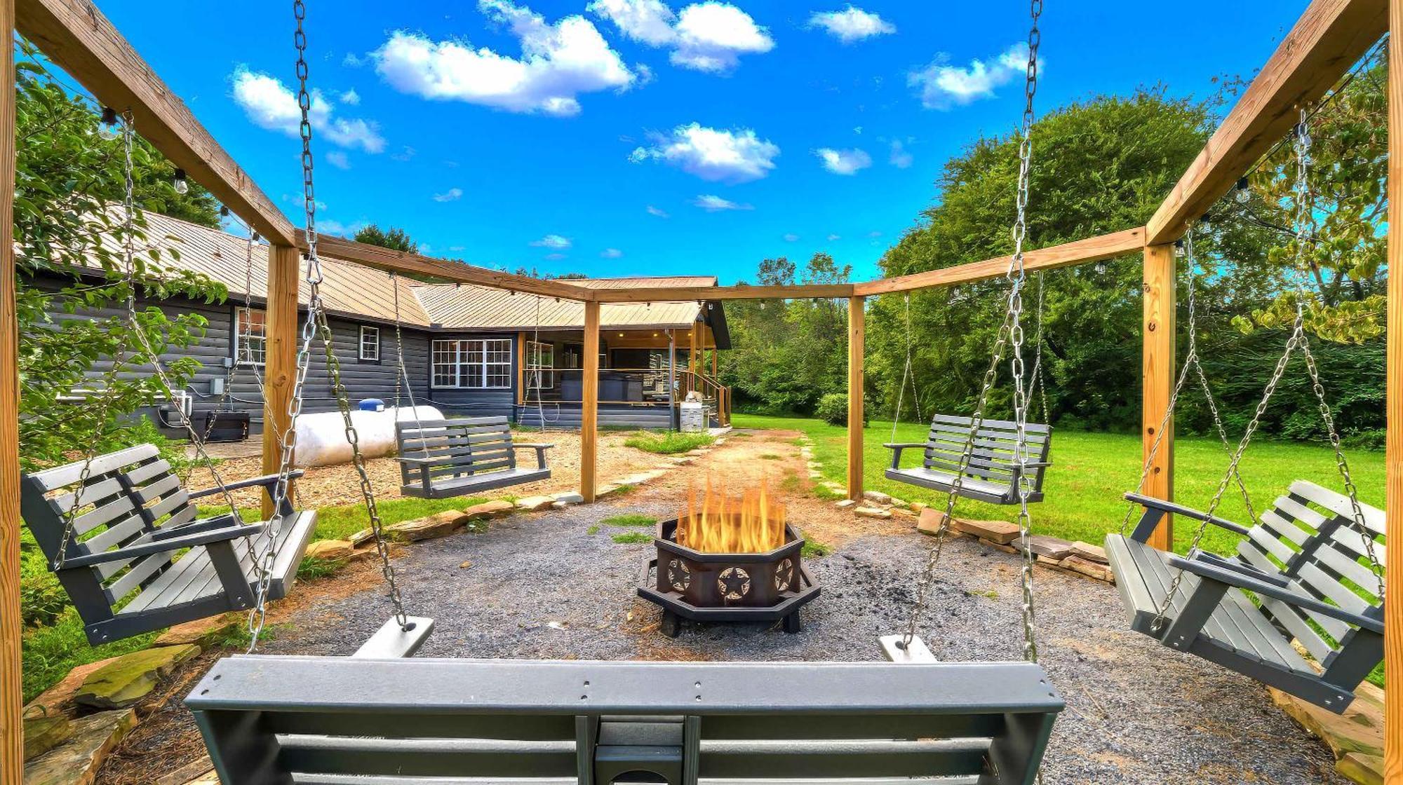Poolside At Autumn Woods - Pool, Theater, Fireplace, Firepit, Arcade เซอเวียร์วีล ภายนอก รูปภาพ